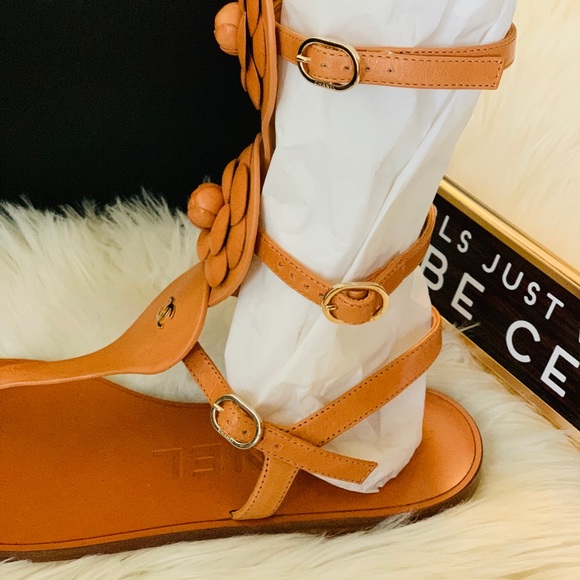 SOLD!🍾🥂3xHost Pick🥳Chanel Camilla Sandals - Picture 5 of 12